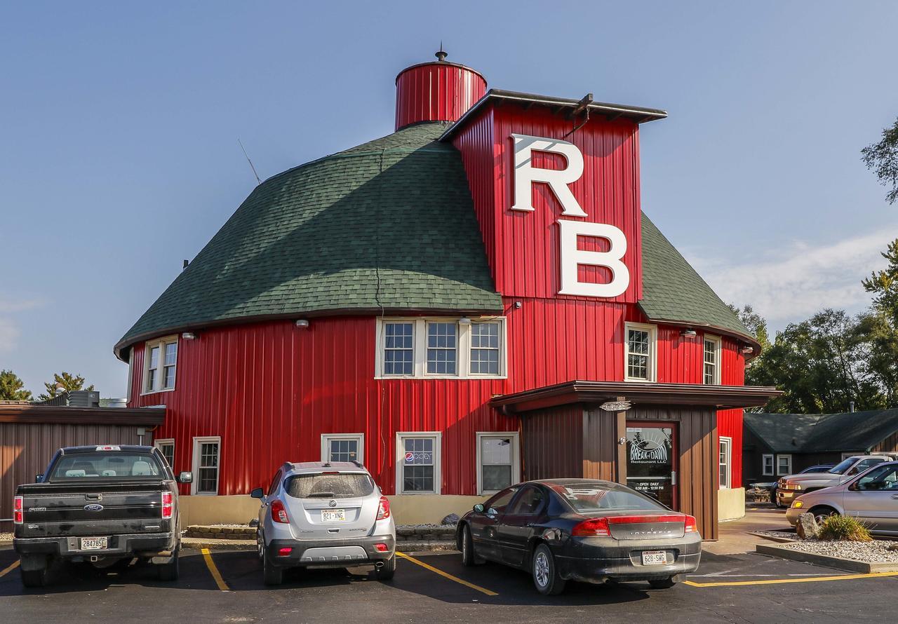 Round Barn Lodge Spring Green Buitenkant foto